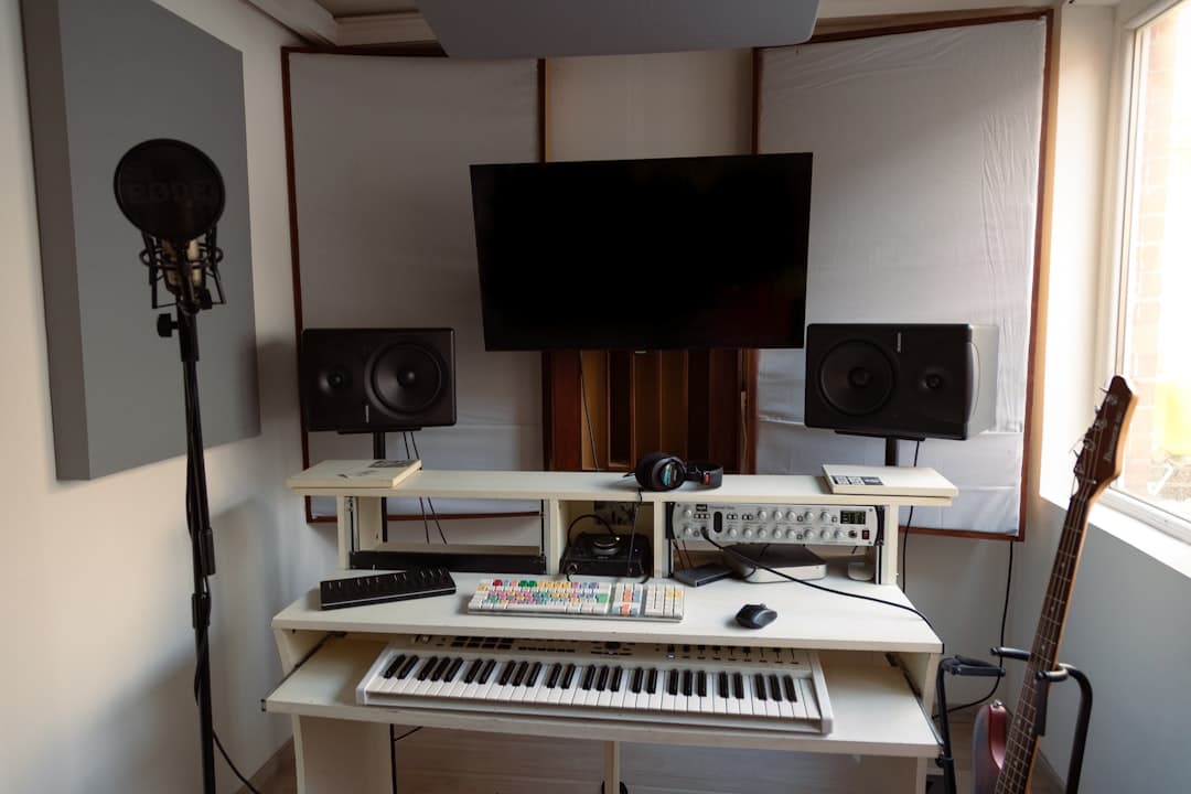 The Spanish Voice Over Artist's Home Studio: What Really Matters