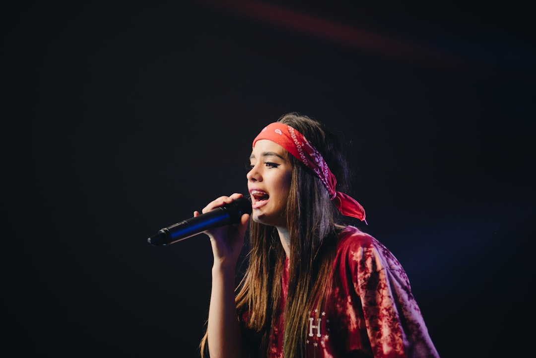Run voice over audition right artist Spanish casting session with professional microphone