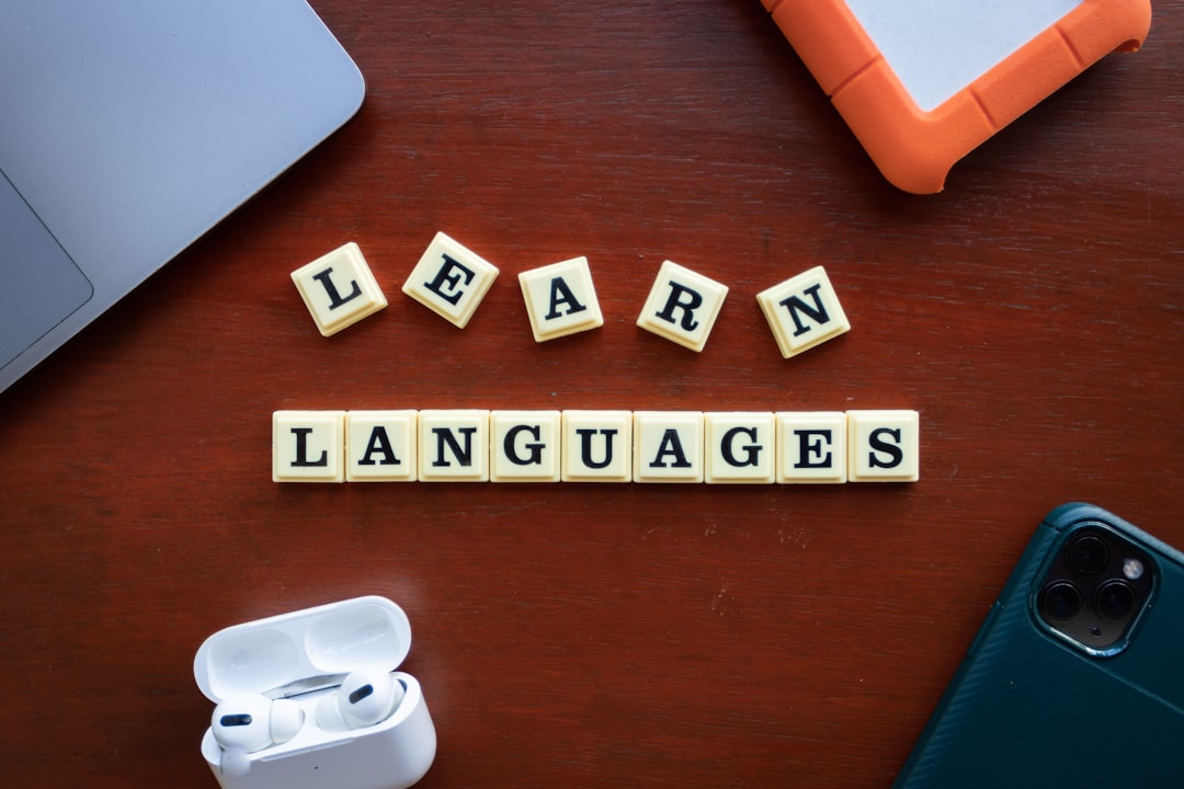 Spanish e-learning audio pacing rushed problem shown through recording studio interface